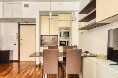 Just Urban Stays - Strategic 1BR Apartment for Duomo & City Life - M1