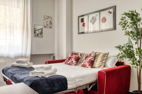Just Urban Stays - Strategic 1BR Apartment for Duomo & City Life - M1