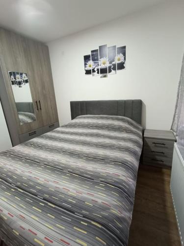 Postel nebo postele na pokoji v ubytování Luksuzni Apartman Ema 2