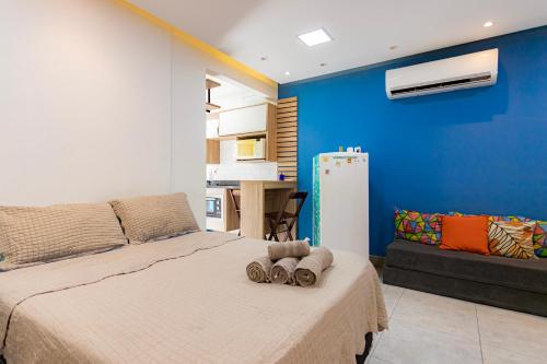 Postel nebo postele na pokoji v ubytování SUH Copacabana 14 Cozy Bohemian Beach Subway!