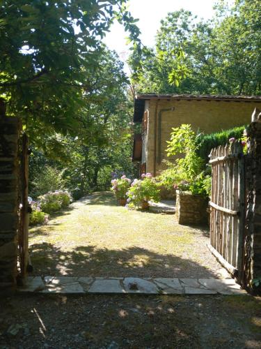 Un jardín fuera de Chalet - Metato sulle Alpi Apuane