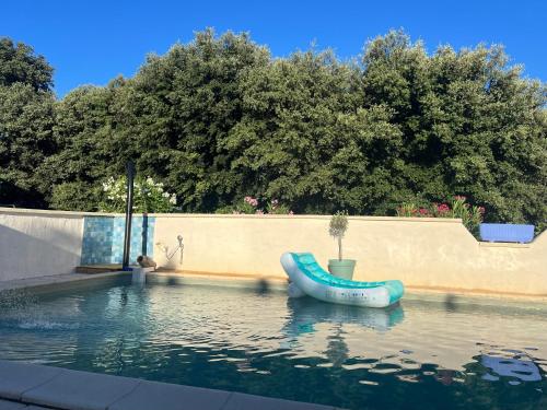 Jolie maison dans village médiéval. Bouchet