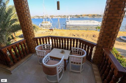 Výhled na řeku, která protéká v blízkosti apartmánu