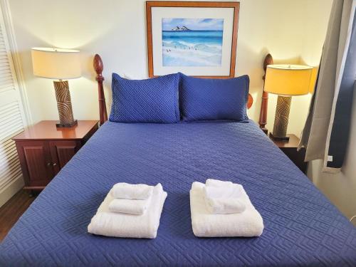 En eller flere senge i et værelse på Royal Aloha 1207