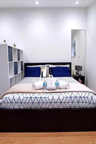 a bedroom with a large bed with towels on it at Suffolk Cosy Corner with free parking, 10min walking to town centre in Bury Saint Edmunds