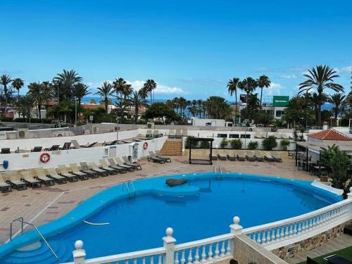 Stylish 2-Bedroom Apartment with AC & Pool