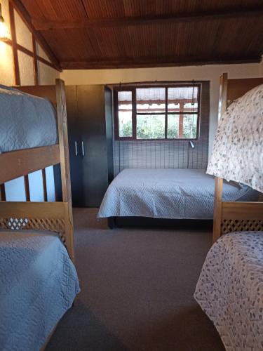 Ένα ή περισσότερα κρεβάτια σε δωμάτιο στο Alojamiento Los Alpes