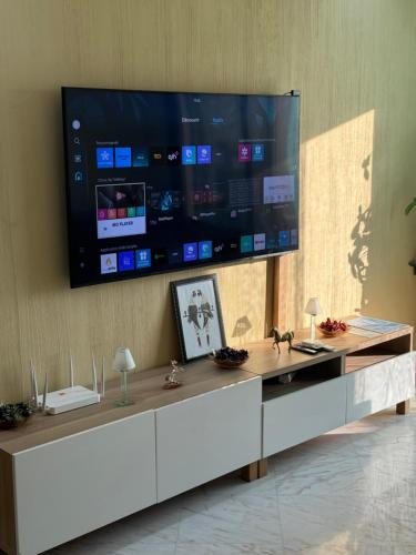 a large tv on a wall in a room at Coup de cœur a 5mn de l aéroport in Nouaceur