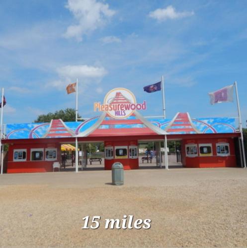 a fast food restaurant with flags in front of it at Violetta Hemsby - Holiday home with Games Room in Hemsby