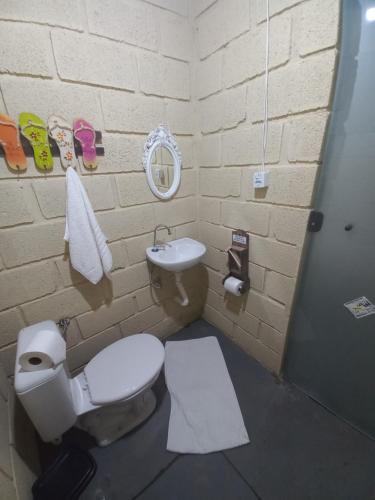 Koupelna v ubytování Chalé Pingo de Ouro Socorro SP