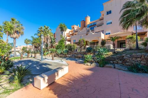 Surf Apartment - Wifi - Parking - Swimming Pool - Patio - Garden