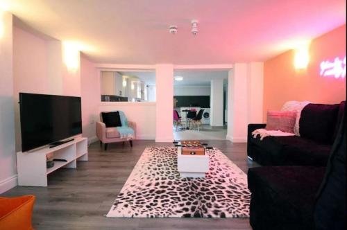 Duplex Stay With Hot Tub Opposite Stadium photo 10