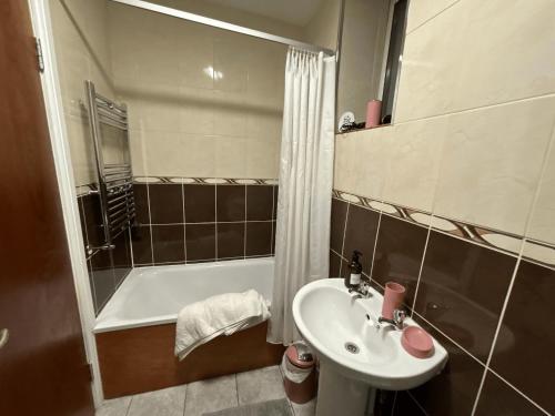 Duplex Stay With Hot Tub Opposite Stadium photo 4