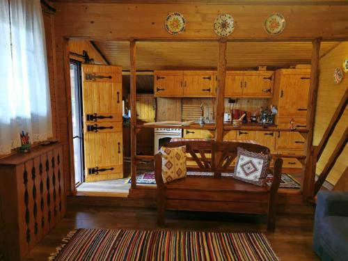 Køkken eller tekøkken på Casuta cu Brazi