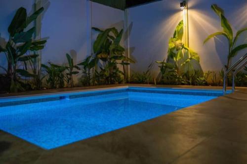 Бассейн в Modern Couple Apartment Near Marino Ballena или поблизости
