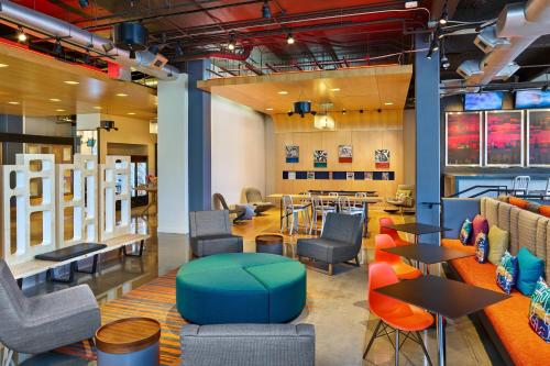 Aloft Houston by the Galleria Image
