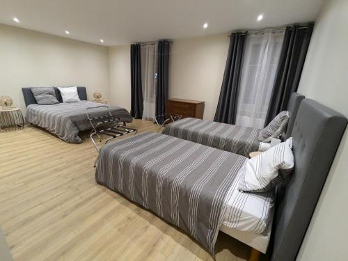 Postel nebo postele na pokoji v ubytování Gîte cosy avec terrasse, proche Épinal, golf et lac, pour 6 pers, toutes commodités incluses - FR-1-589-430
