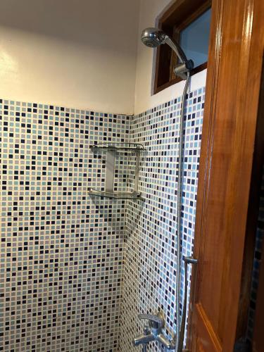 Bilik mandi di Villa Naatang Bohol Beach House 1