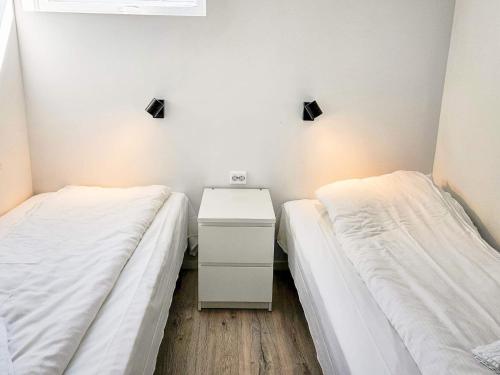 Ένα ή περισσότερα κρεβάτια σε δωμάτιο στο 4 person holiday home in Sørbøvåg