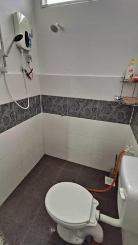 Ένα μπάνιο στο Homestay Kak Rose 2 Kuala Lipis