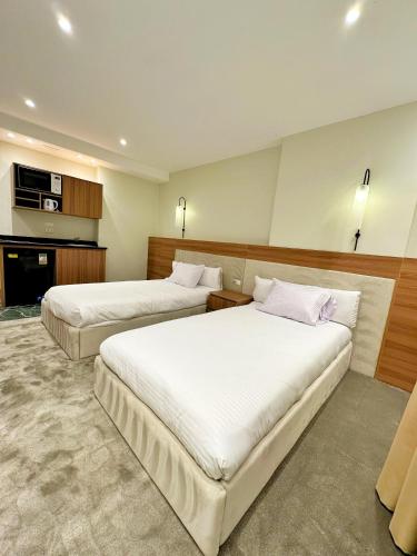 Una cama o camas en una habitación de SAKAN Studios