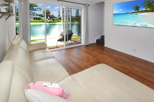 A seating area at 164 Isle of Palms Resort