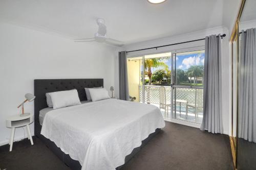 A bed or beds in a room at 164 Isle of Palms Resort