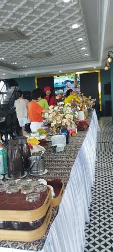 a long table of food with people sitting around it at Le Pont Bungalow Cat Ba in Cat Ba