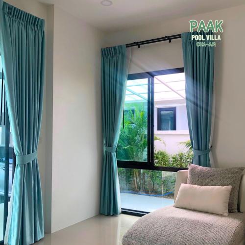 Χώρος καθιστικού στο PAAK Pool Villa Cha-am