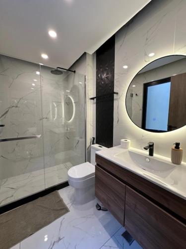 Bilik mandi di Sky Luxia 120-124