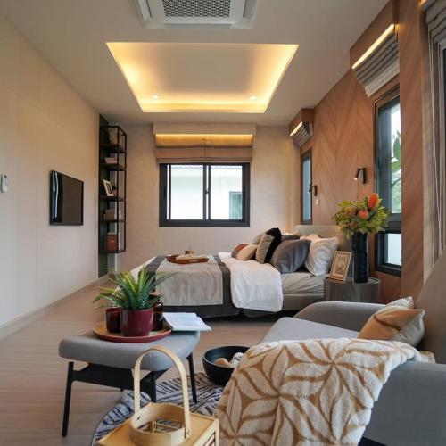 a living room with a bed and a couch at S Hoses in Chiang Mai