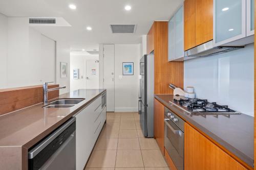 Η κουζίνα ή μικρή κουζίνα στο Cotton Beach Resort - Tweed Coast Holidays ®