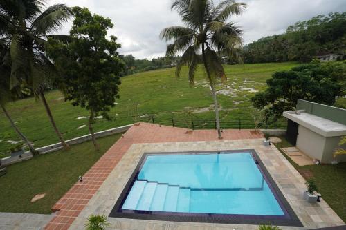 an overhead view of a swimming pool on top of a house at Lindy Stays Talpe in Pitiduwa