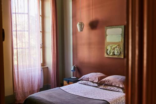 Ένα ή περισσότερα κρεβάτια σε δωμάτιο στο Fontclaire en Provence