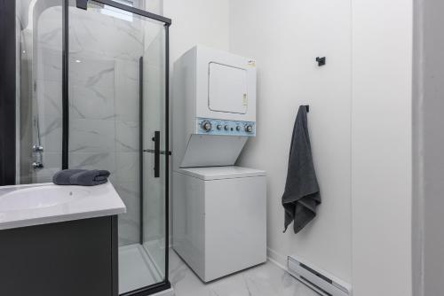 Phòng tắm tại Three bedroom chic condo downtown Montreal