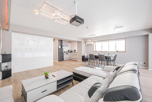 a living room with a white couch and a table at ホテル静蘭泊錦糸町 in Tokyo