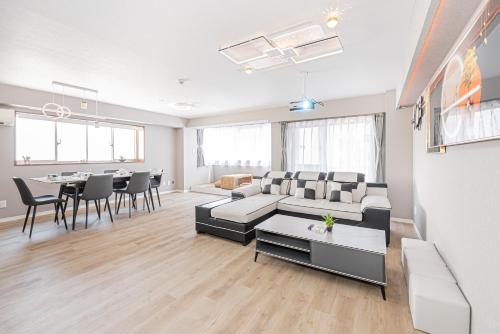 a living room with a couch and a table at ホテル静蘭泊錦糸町 in Tokyo