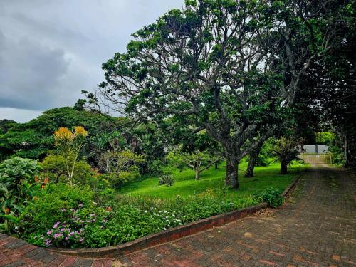 Taman di luar Tweni Farm Style Unit