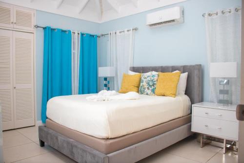 Ένα ή περισσότερα κρεβάτια σε δωμάτιο στο Cozy Home in Richmond Estate