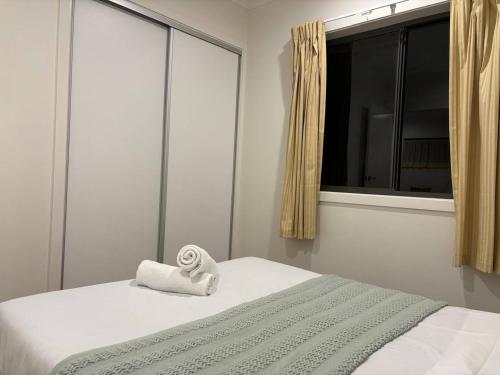 Katil atau katil-katil dalam bilik di Gables Box Hil Maraylya 2Br granny flat near parks