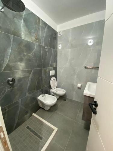 Bilik mandi di Bujtina Çupa