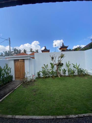 Taman di luar Mangu Puri