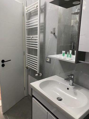 Bilik mandi di Bujtina Çupa