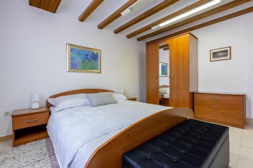 Malerisches Apartment direkt am Strand mit Lounge-Bett, Privatparkplatz, Klima, WiFi