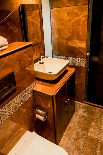 Un baño de Song Of The Trees Nature Stay Kutitkanam by LexStays