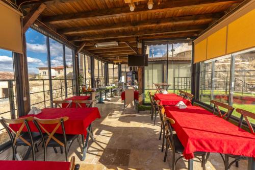 Belenus Cave Houseにあるレストランまたは飲食店