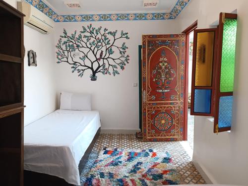 Postel nebo postele na pokoji v ubytování Riad Safir Fes Deluxe