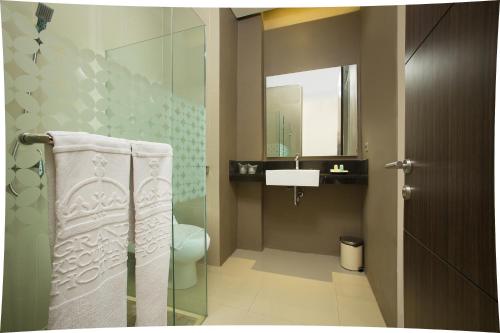 Koupelna v ubytování Grand Kecubung Hotel