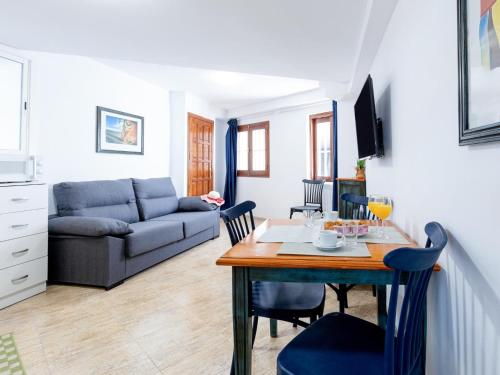 2A Cozy Las Flores with Pool