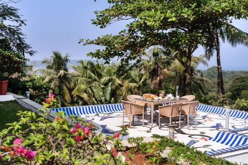 Jardín al aire libre en SaffronStays Pride Rock
